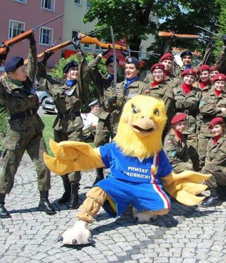 Jak powstaje Twoja maskotka Elabika? Stroje reklamowe Orzeł krok po kroku!

