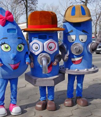 Oni już wiedzą jak zamówić bezpieczne stroje reklamowe. A Ty? Hydrant