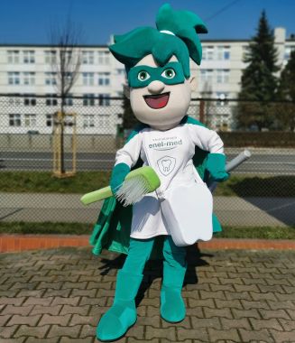 Stroje reklamowe Elabika jako profesjonaliści reklamy!!! Dziewczyna