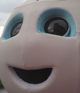 O tym, że humanoidalny strój kostium robota nadaje się do roboty!