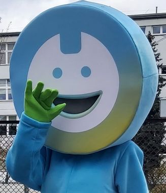Maskotka strój w postaci chłopca, czyli porozmawiajmy o kupie Google