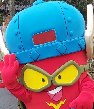 Kolekcjonuj figurki Kid Fury i ciesz się przygodą z SuperZings!