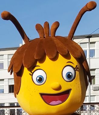 Poznaj słodki skarb Twojej kampanii reklamowej. Przebranie za postać pszczoły!