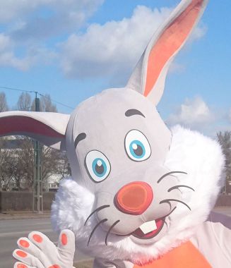 Maskotka sukcesu Twojej kampanii! Przebranie za kolorowego zająca!