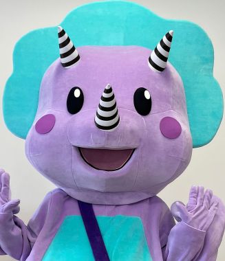 Kreatywne stroje reklamowe dla Twojej marki według Elabiki! Wybierz imprezowy kostium dinozaura!