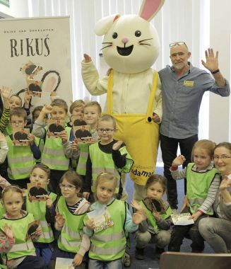5 pomysłów, by stroje reklamowe zwiększyły skuteczność kampanii promocyjnej, Królik Rikuś