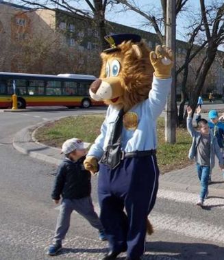 3 niekorzystne fakty o kostiumach reklamowych. Pomyśl, zanim zamówisz. Lew