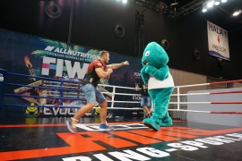 Elabika mascot stroje reklamowe Babu Fundacja Pomaganie Jest Trendy
