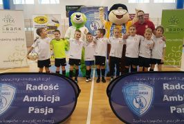 Elabika piłkarskie mascot kostiumy reklamowe Chłopiec Radomszczańska Akademia Piłkarska