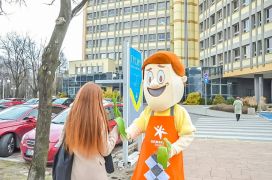 Rodzinne kostiumy reklamowe Elabika Tata Marek Rodzina Gemińskich