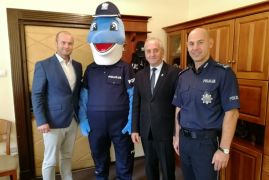 Strój Polfin maskotka kujawsko-pomorskiej Policji