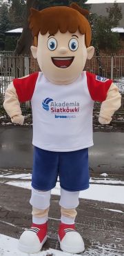 Chłopiec stylizowany na siatkarza