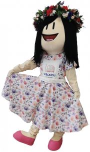 Dziewczyna w sukni w kwiaty