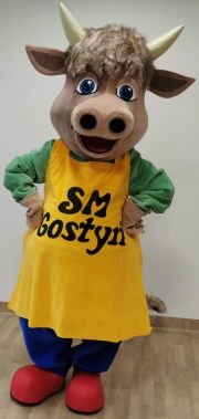 Brązowa maskotka krowa