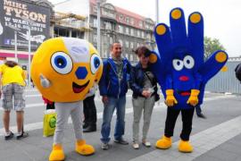Elabika stroje reklamowe Pani Piłka (Mrs. Ball) i Pan Ręka (Mr. Hand)