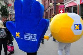 Elabika stroje reklamowe Pani Piłka (Mrs. Ball) i Pan Ręka (Mr. Hand)