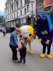 Elabika stroje reklamowe Pani Piłka (Mrs. Ball) i Pan Ręka (Mr. Hand)